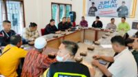 Dansat Brimob Polda Jambi Kombes Pol Nadi Chaidir, saat memimpin program Jumat Curhat di Kabupaten Muarojambi, Jumat 16 Juni 2023.-istjambi-independent.co.id-